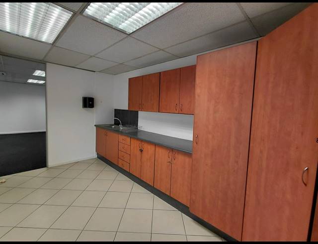 399M² OFFICE TO LET IN HURLINGHAM